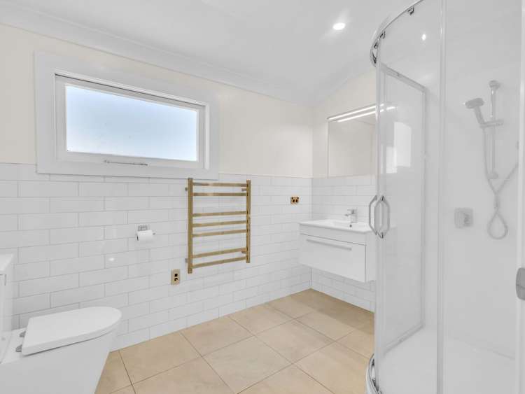 1106 Caroline Road Mayfair_13