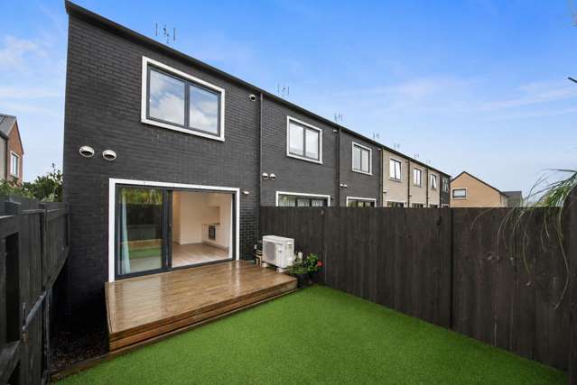 Well below purchase price - has to be sold!