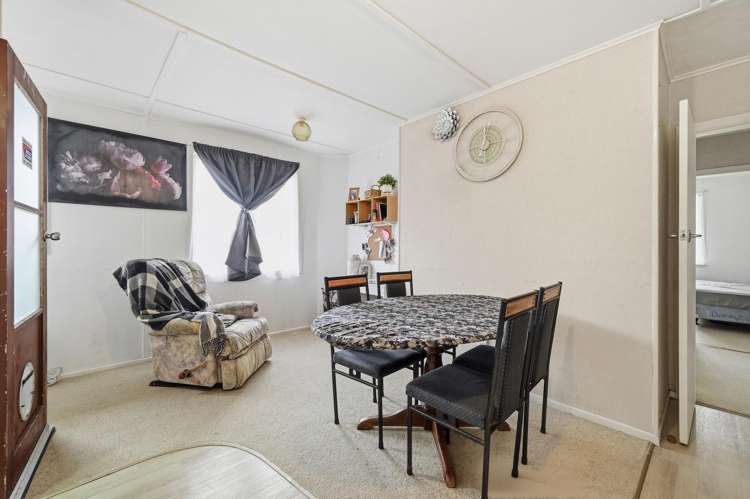 154 Clayton Road Mangakakahi_17