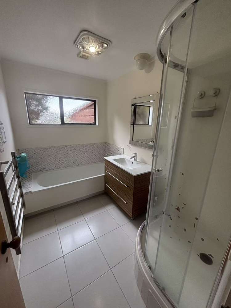 9 Greenvalley Rise Glenfield_11