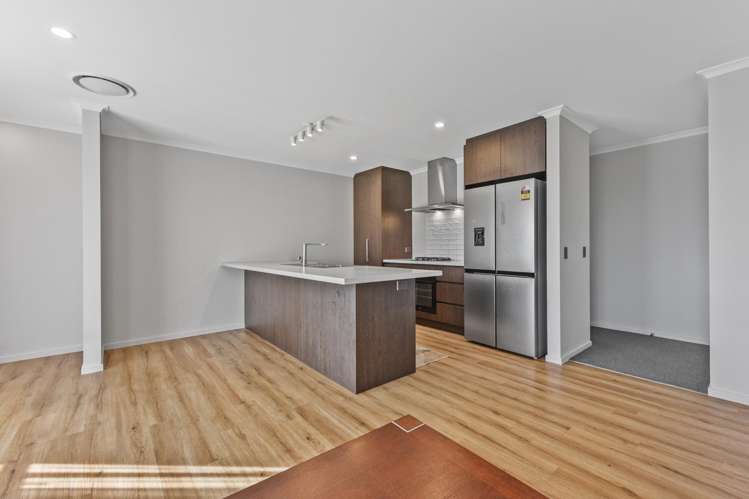 10 Esher Lane_5