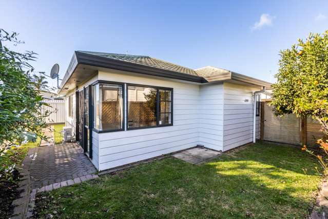 2/2A Spriggs Crescent Greenmeadows_2