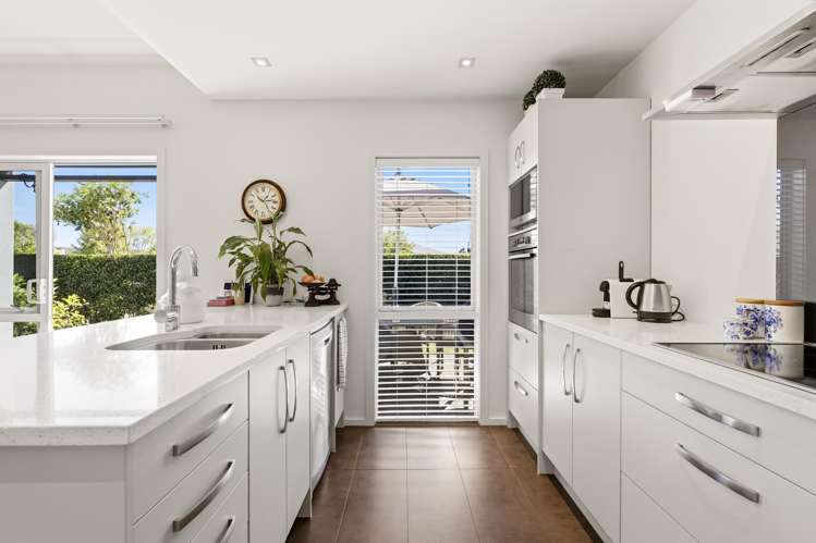 55 Chateau Crescent Rangatira Park_3