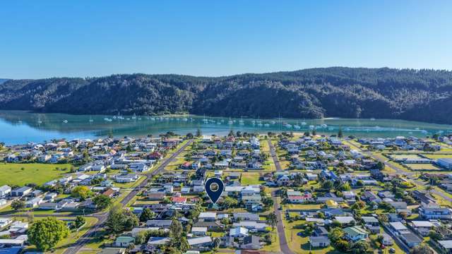 211B The Square Whangamatā_2