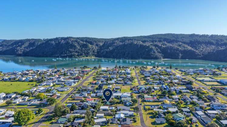 211B The Square Whangamatā_1