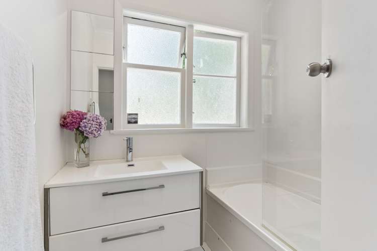 1 Goldsborough Avenue Raumati Beach_8