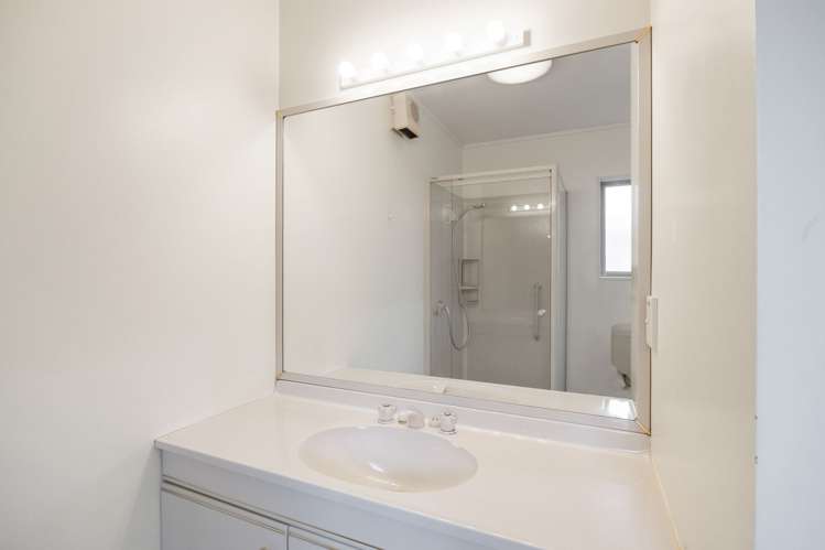 5 Reynolds Drive Glenview_5