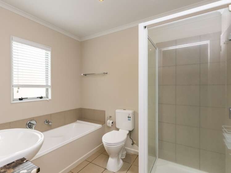 72/305 Evans Bay Parade Hataitai_4