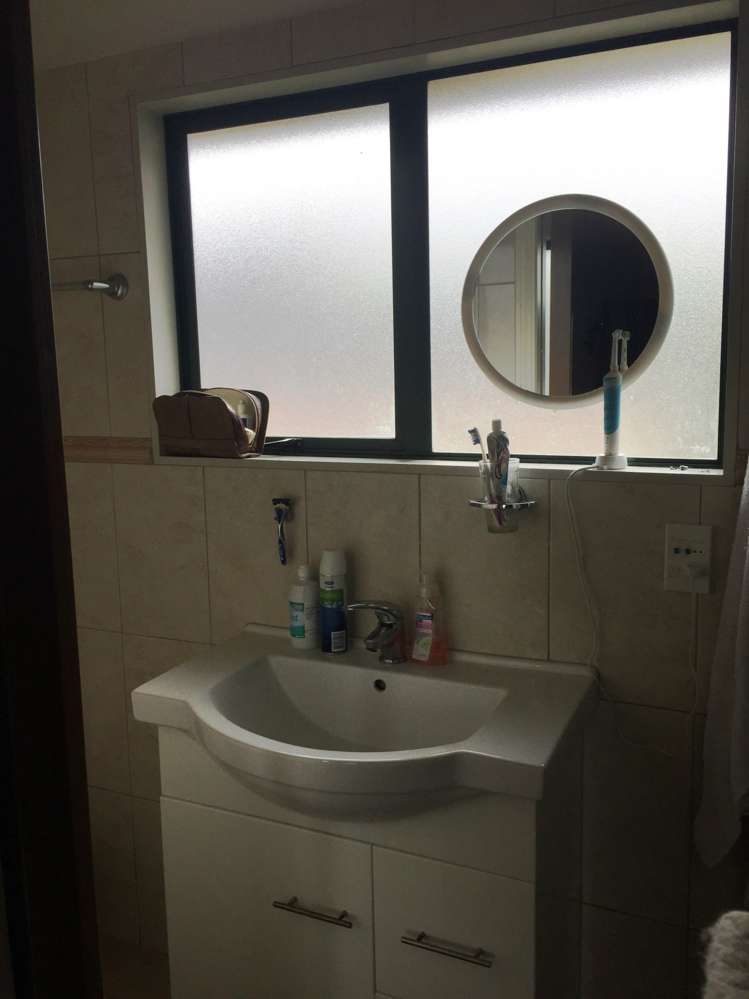 2/2 Bowers Road Glen Eden_11