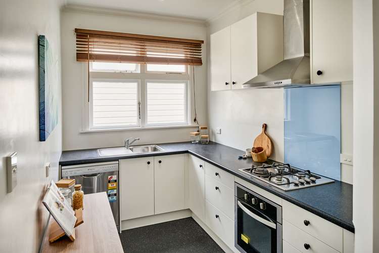 2/1 Rixon Grove Mount Victoria_9