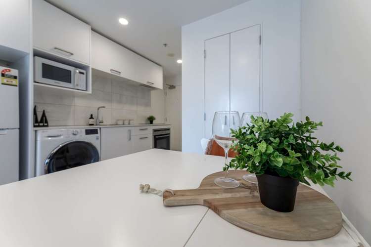 10h/23 Emily Place Auckland Central_9