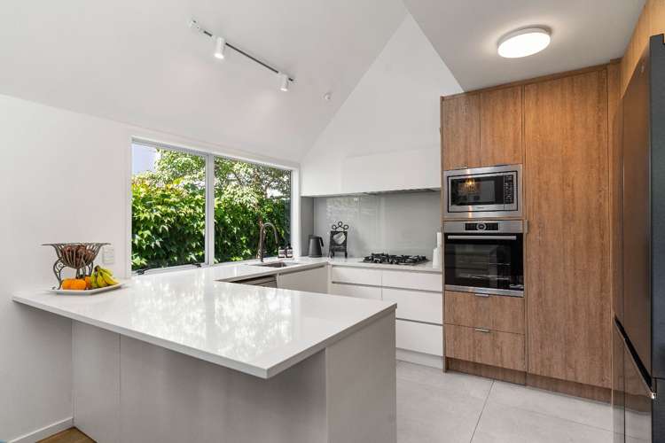 6A Sarsfield Street 1685_4