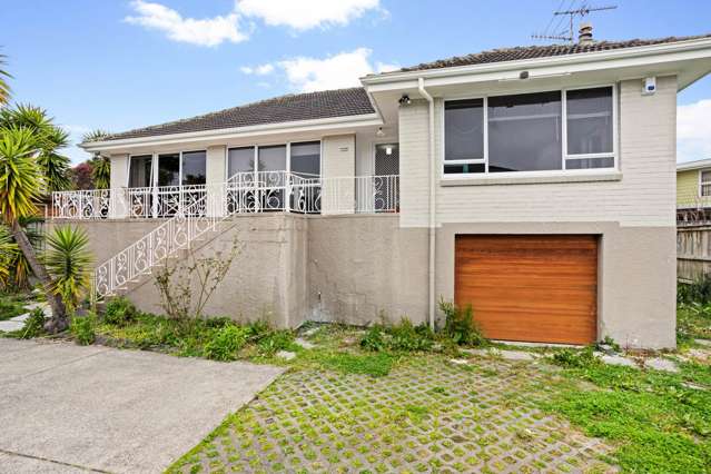 Solid Brick & Tile on 446m² Freehold Site