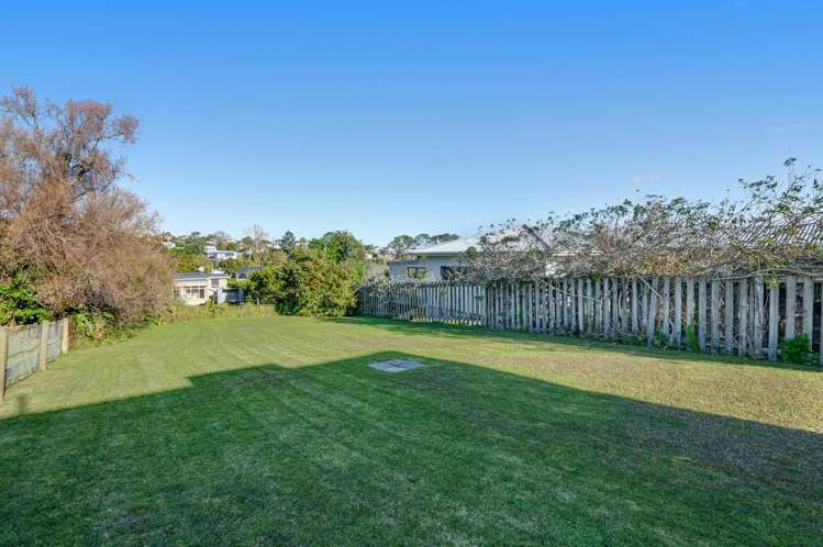 2/941 Whangaparaoa Road Manly_14