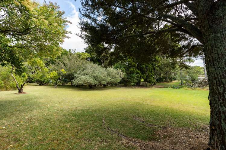 3 Mackesy Road Parahaki_23