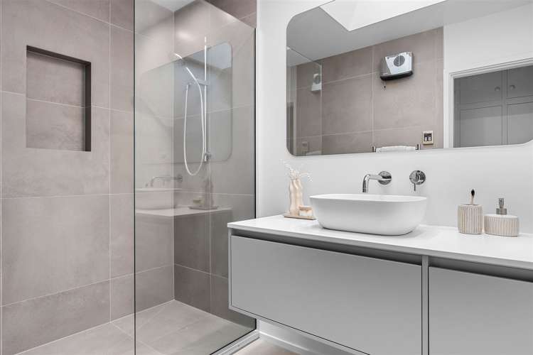 2/176 Rossall Street Merivale_9