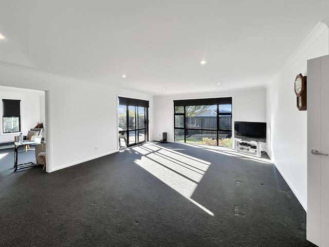2 Gibraltar Way 10930_3