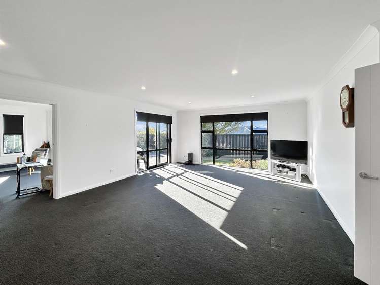 2 Gibraltar Way 10930_3