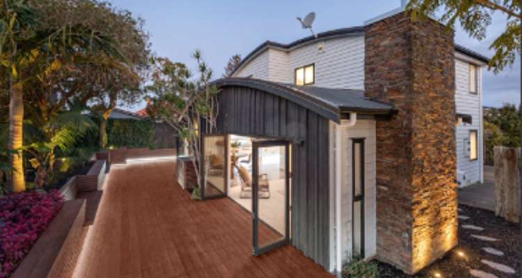 2/24 Ngataringa Road_0