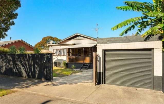 Family-Sized Home with Garden, Garage & Location
