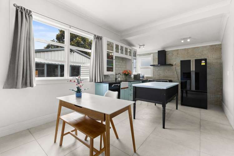 1200 Caroline Road Mayfair_4