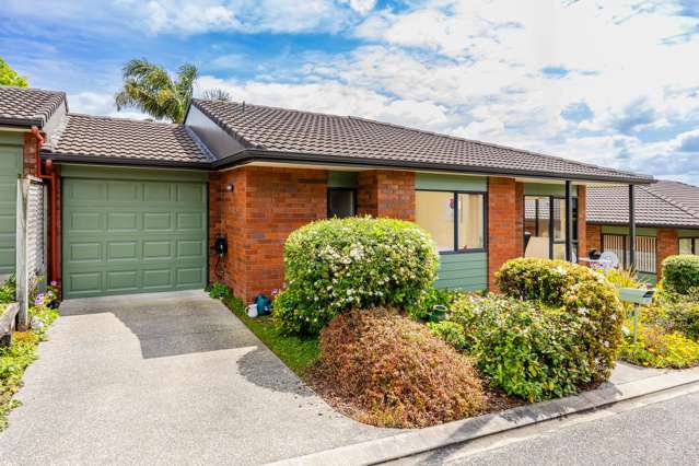 Charming 2-Bedroom Brick-and-Tile For Over 55 y.o.