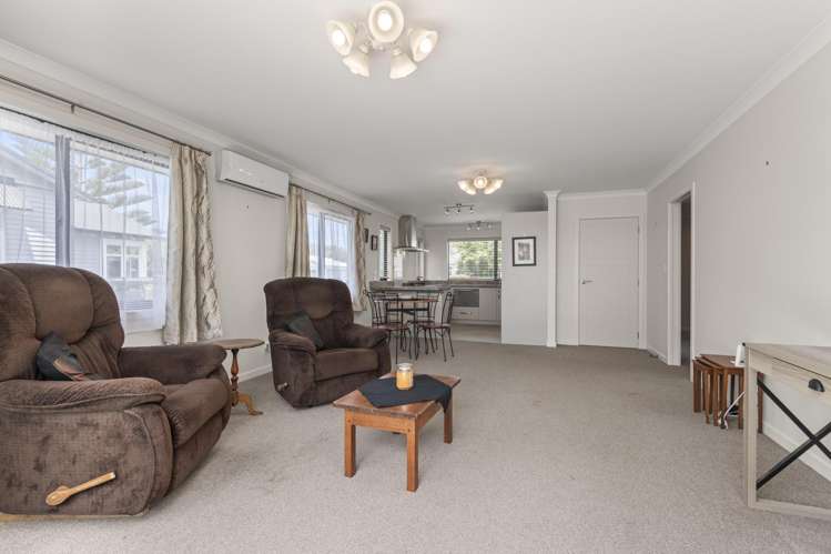 39 Shamrock Street Takaro_4