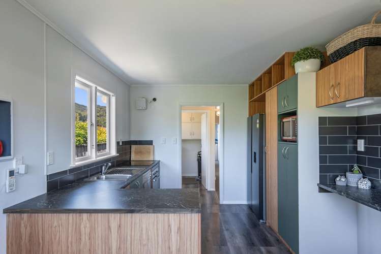 13 Wetherby Grove Wainuiomata_6