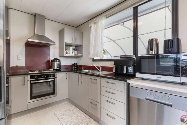 2/2 Grenadine Place Unsworth Heights_5