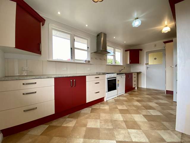 7 Exeter Crescent Takaro_3