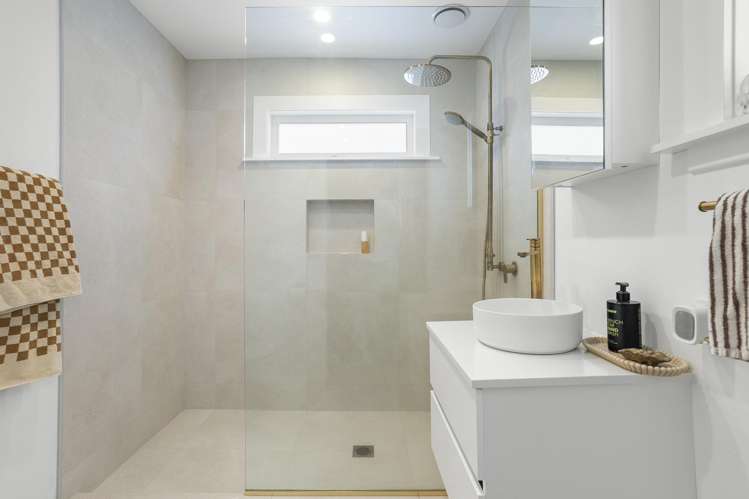 2/3 Haig Avenue Three Kings_16