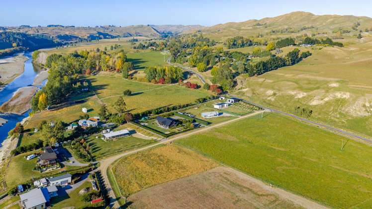 742b River Road Otane_32