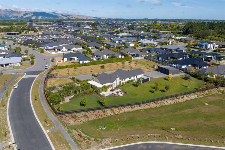 76 Carnaveron Drive Lincoln_27