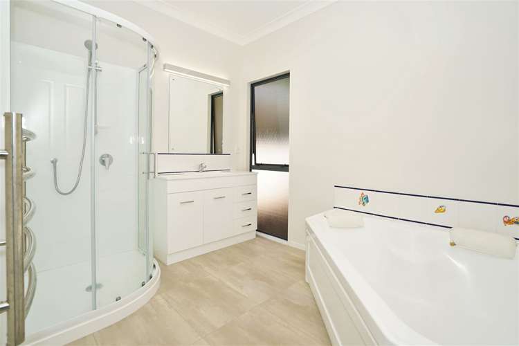 11 Guernsey Place Grandview Heights_18