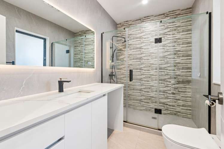 17 Tullymore Drive Flat Bush_16