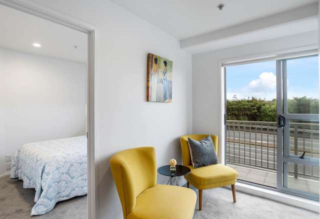 OZ Bound CBD 2 Bedroom, Study + Balcony