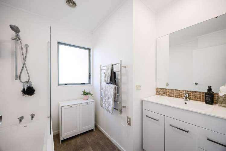 37A Lysander Crescent Beach Haven_10