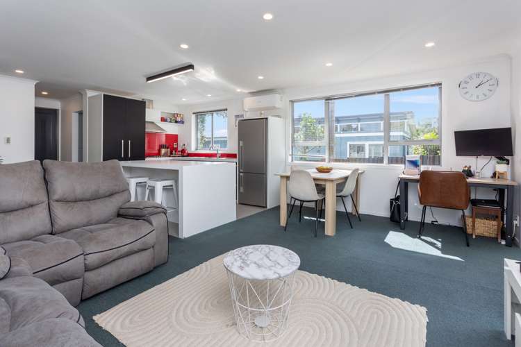 32 Queen Mary Avenue New Lynn_7