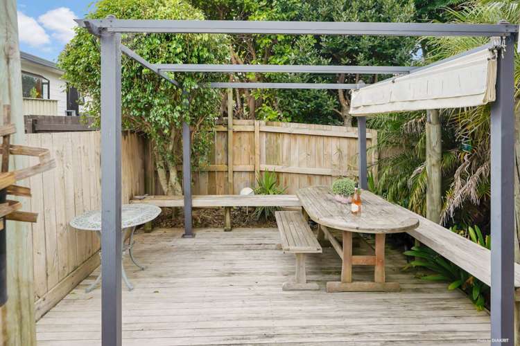 2/116 Bradbury Road Botany Downs_13