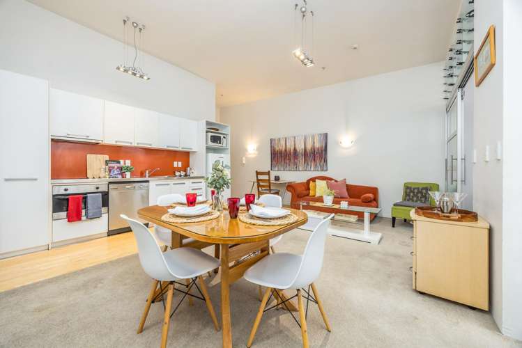 7B/99 Anzac Avenue_0