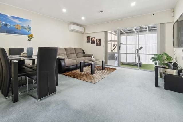 2/4 Slim Place Clendon Park_1