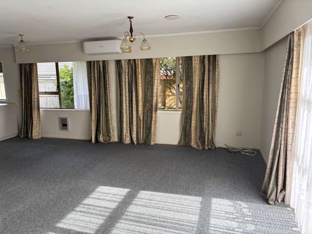 5b Hedge Row Sunnyhills_3