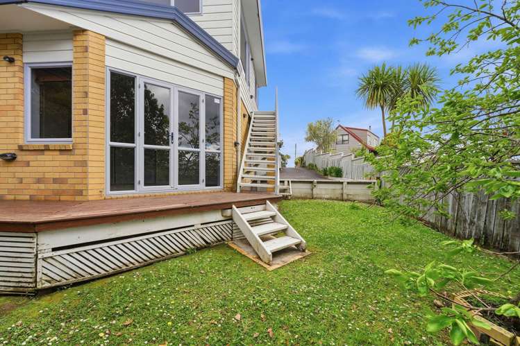 2/75A Target Road Totara Vale_18