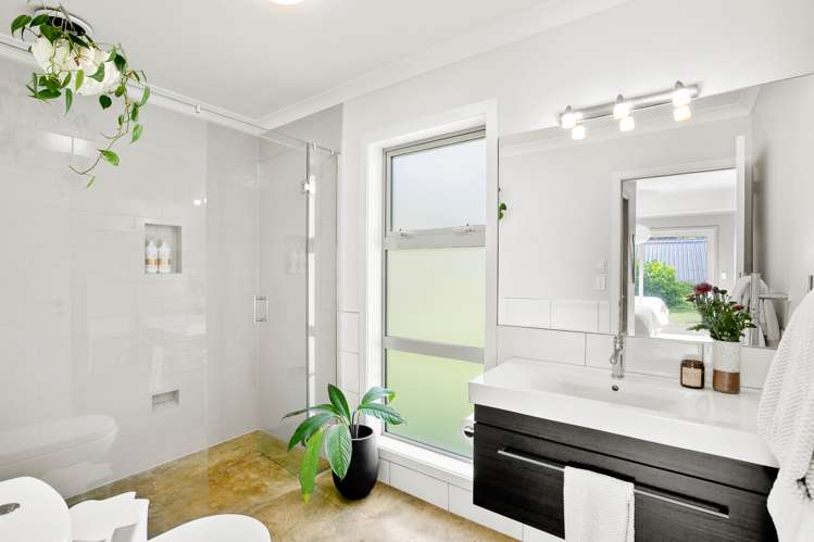 1185d South Road Oakura_13