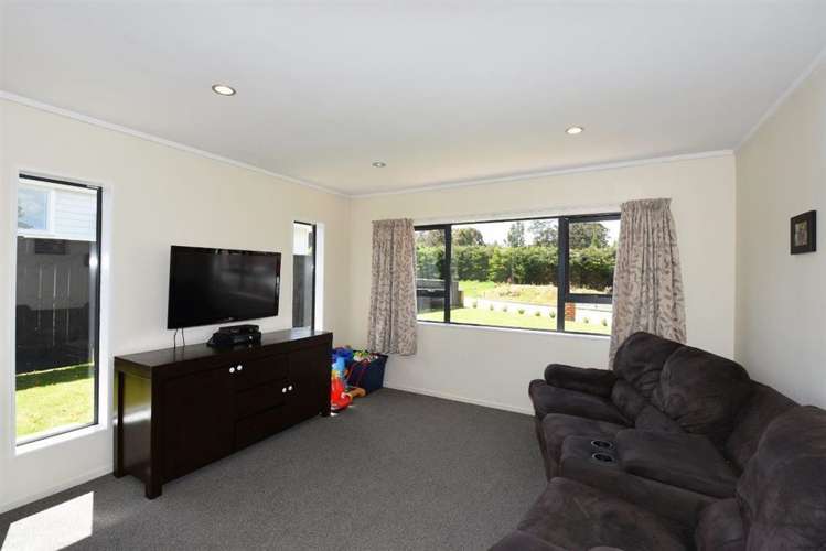 5 Huia Way Featherston_1