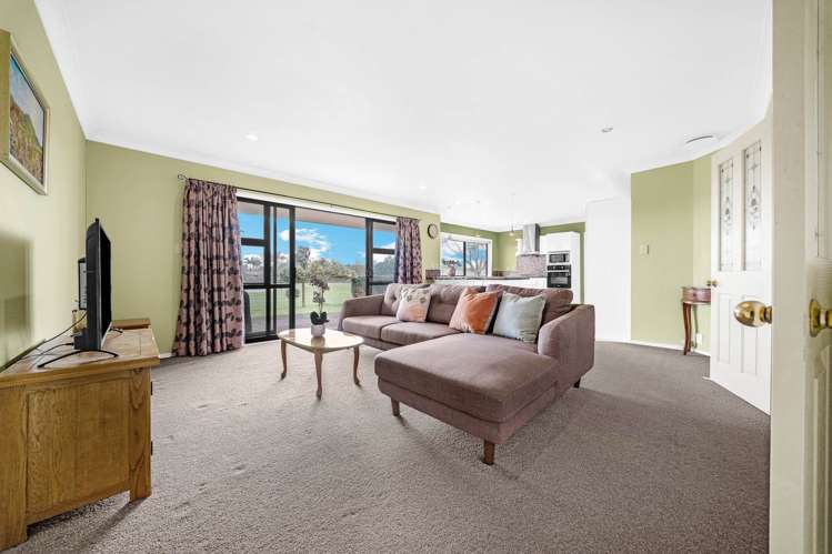25 Castlehill Court Wattle Downs_7