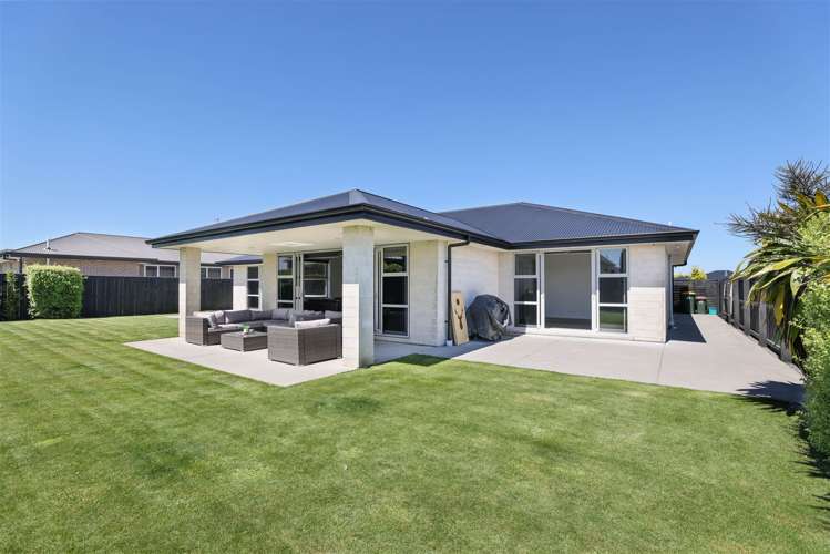 42 Charlesworth Drive_0