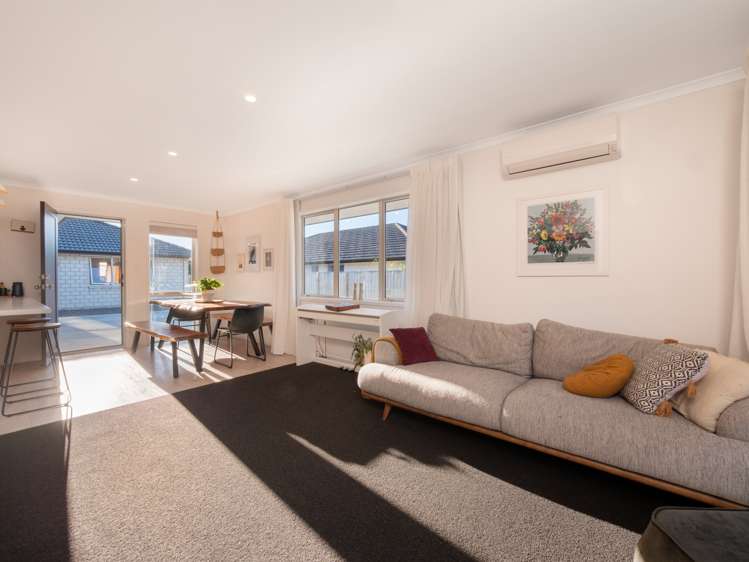 24 Benmore Crescent Pyes Pa_12