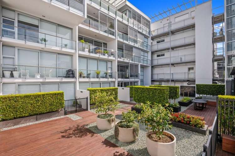 311/28 College Hill 1664_14