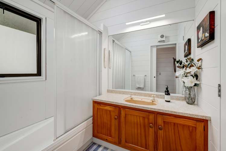 13 Moffat Road Red Beach_15